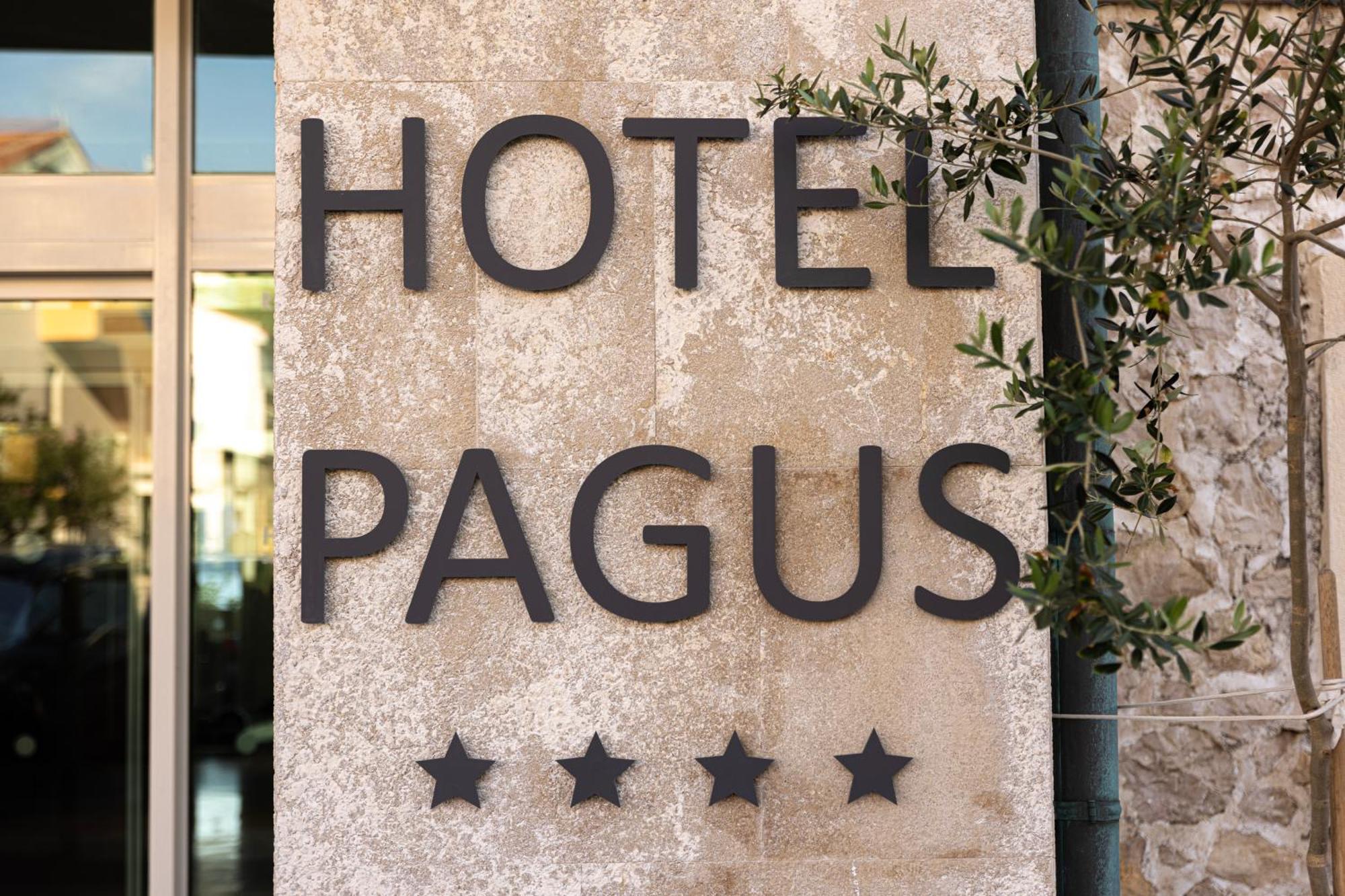 פג Family Hotel Pagus מראה חיצוני תמונה